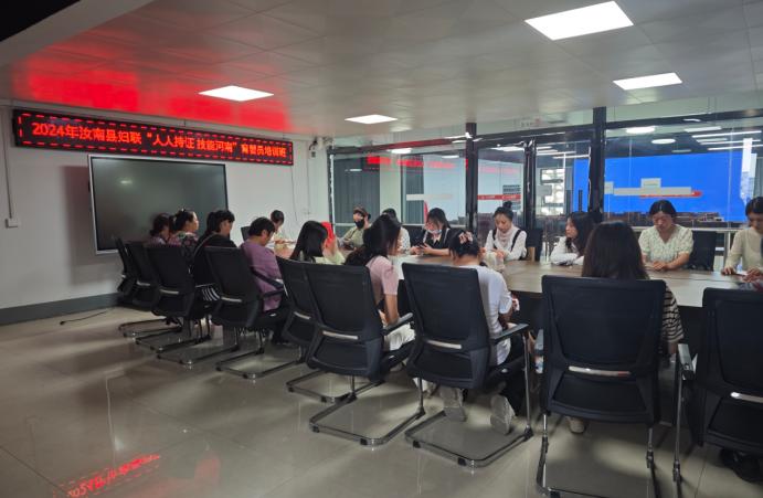 当职场精英开始大量转行卖保险，年薪百万的诱惑，抑或险企优增共识下的双向奔赴？