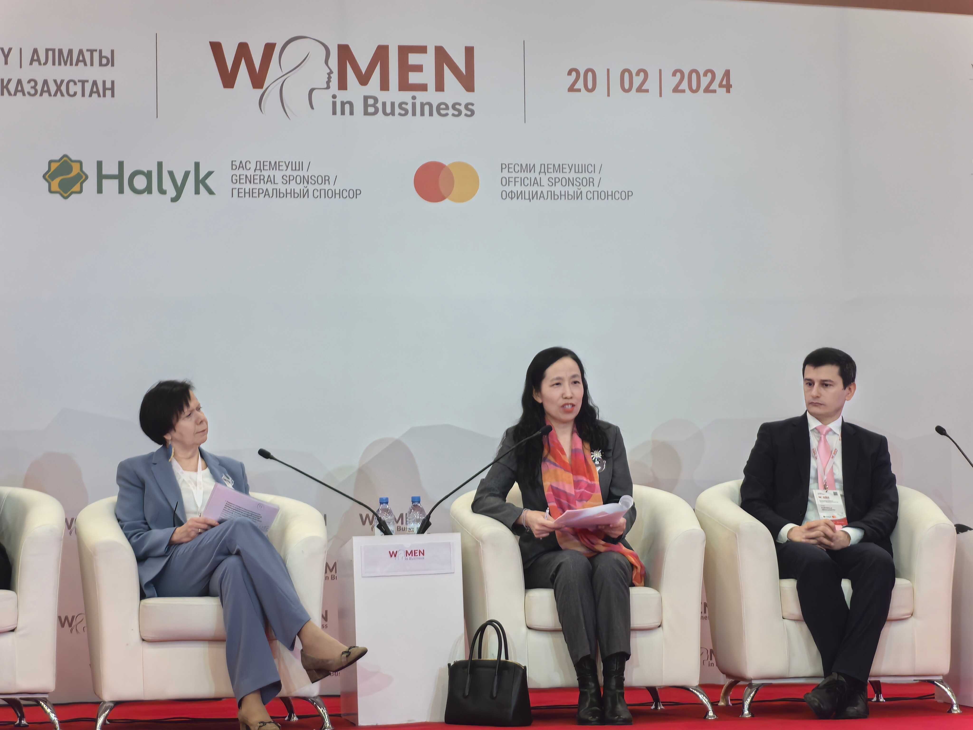 何颖总领事出席阿什伯顿光伏农场开业典礼