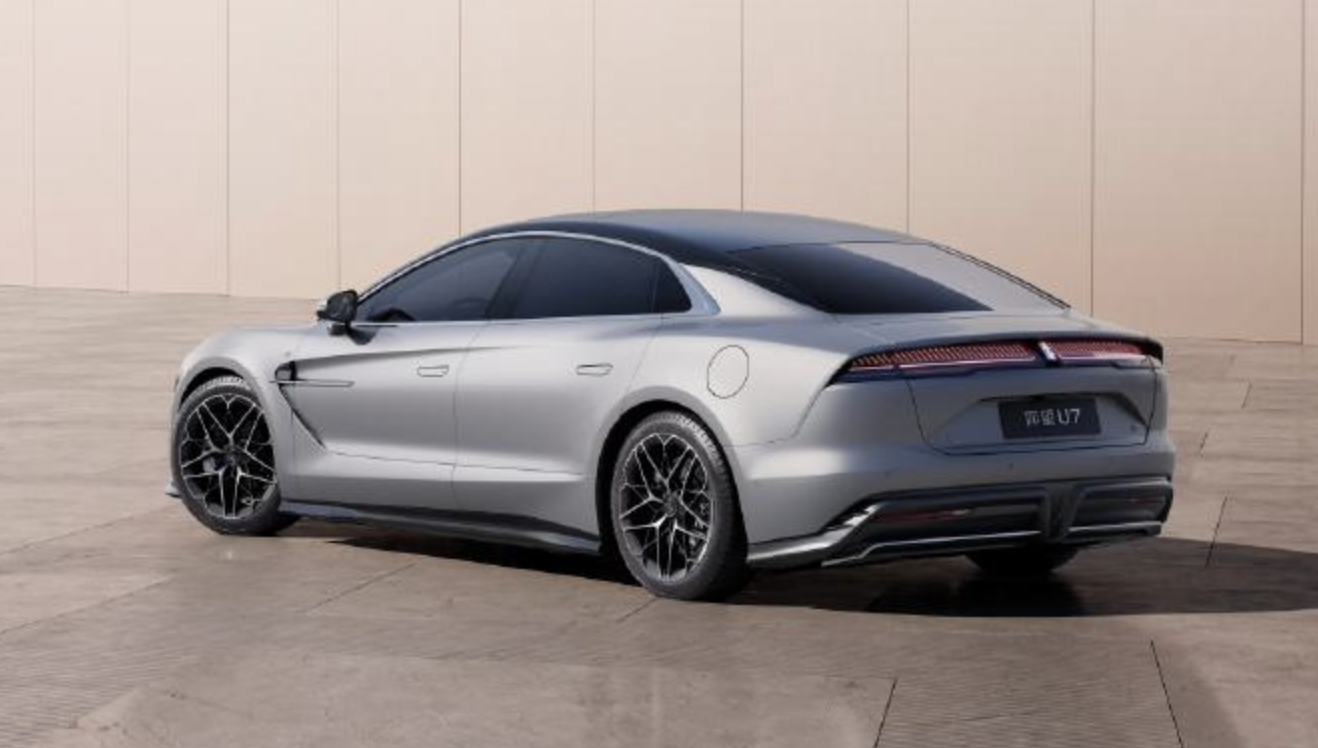 富特科技：公司与比亚迪的合作暂不涉及超充业务