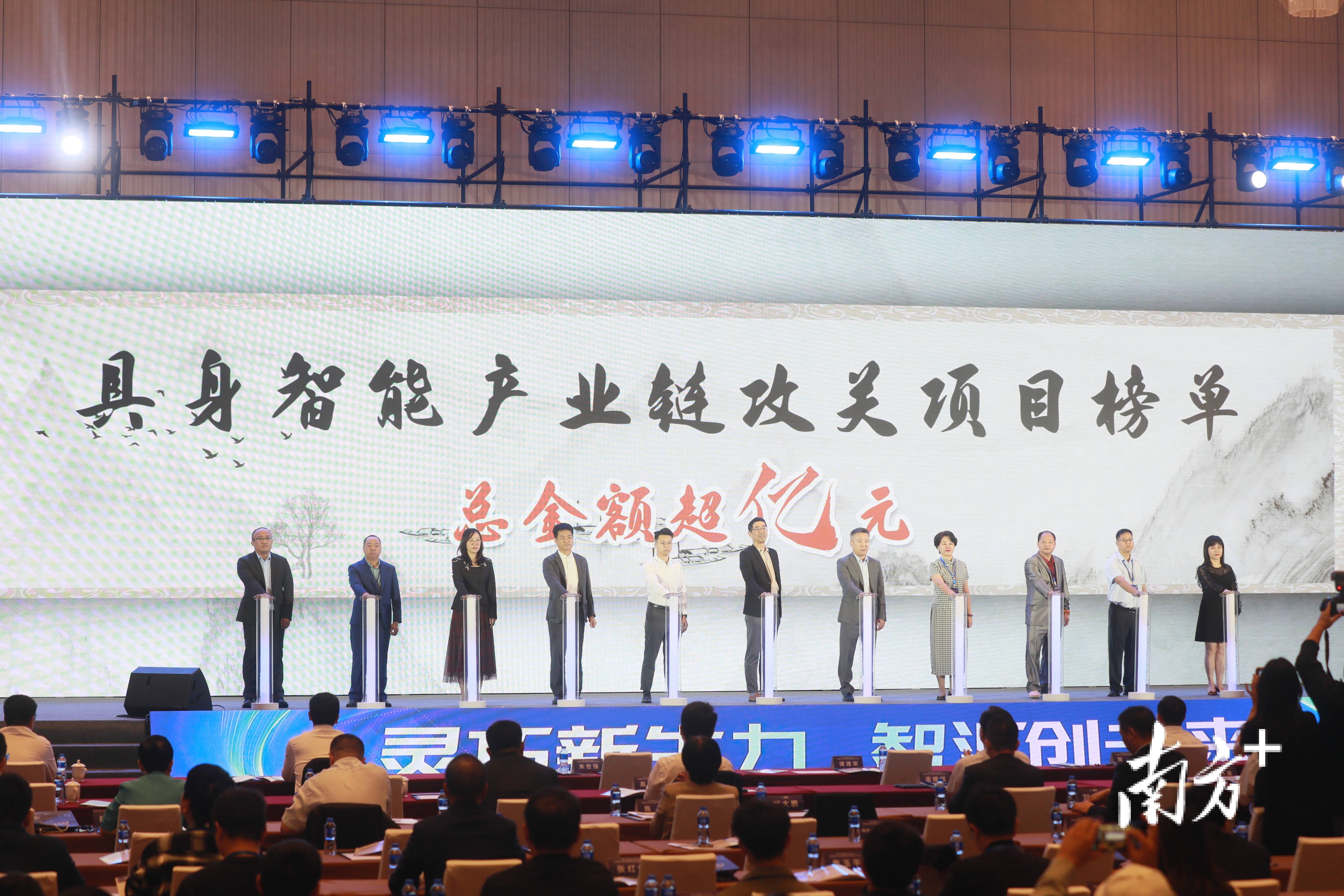 投资人争抢机器人灵巧手赛道|从投促大会看上海未来产业链布局⑤