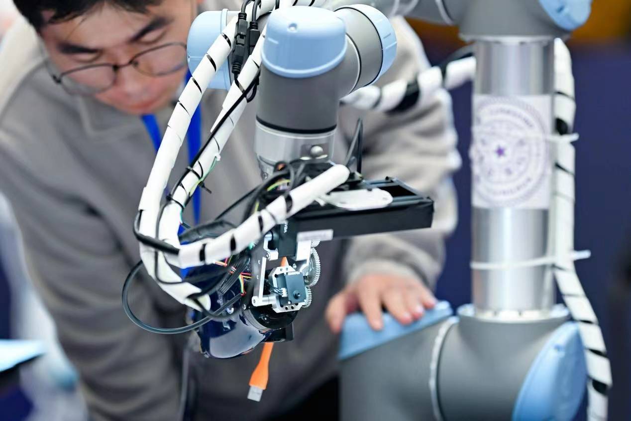 投资人争抢机器人灵巧手赛道|从投促大会看上海未来产业链布局⑤