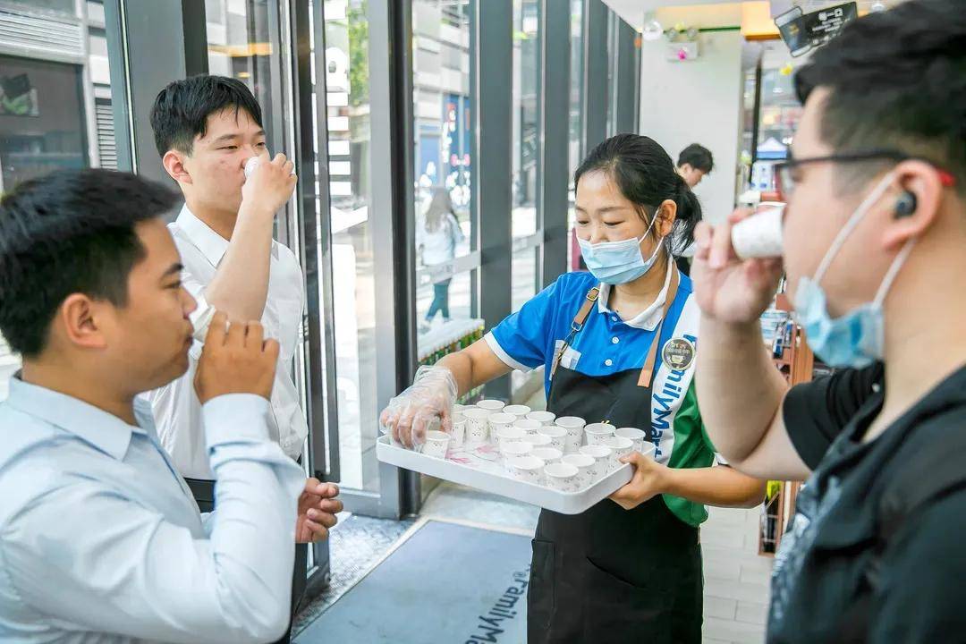 圈粉600万铲屎官，宠物险赛道杀出黑马！保费5年跃迁至10亿级，“翻倍式”增长背后，蓝海卷成红海？