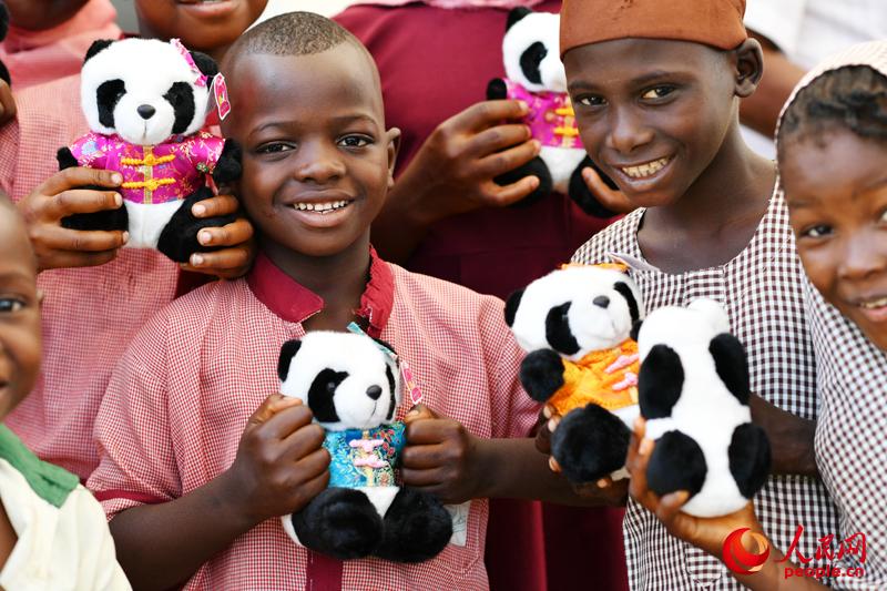 驻尼日利亚大使于敦海会见尼工程部长乌马希