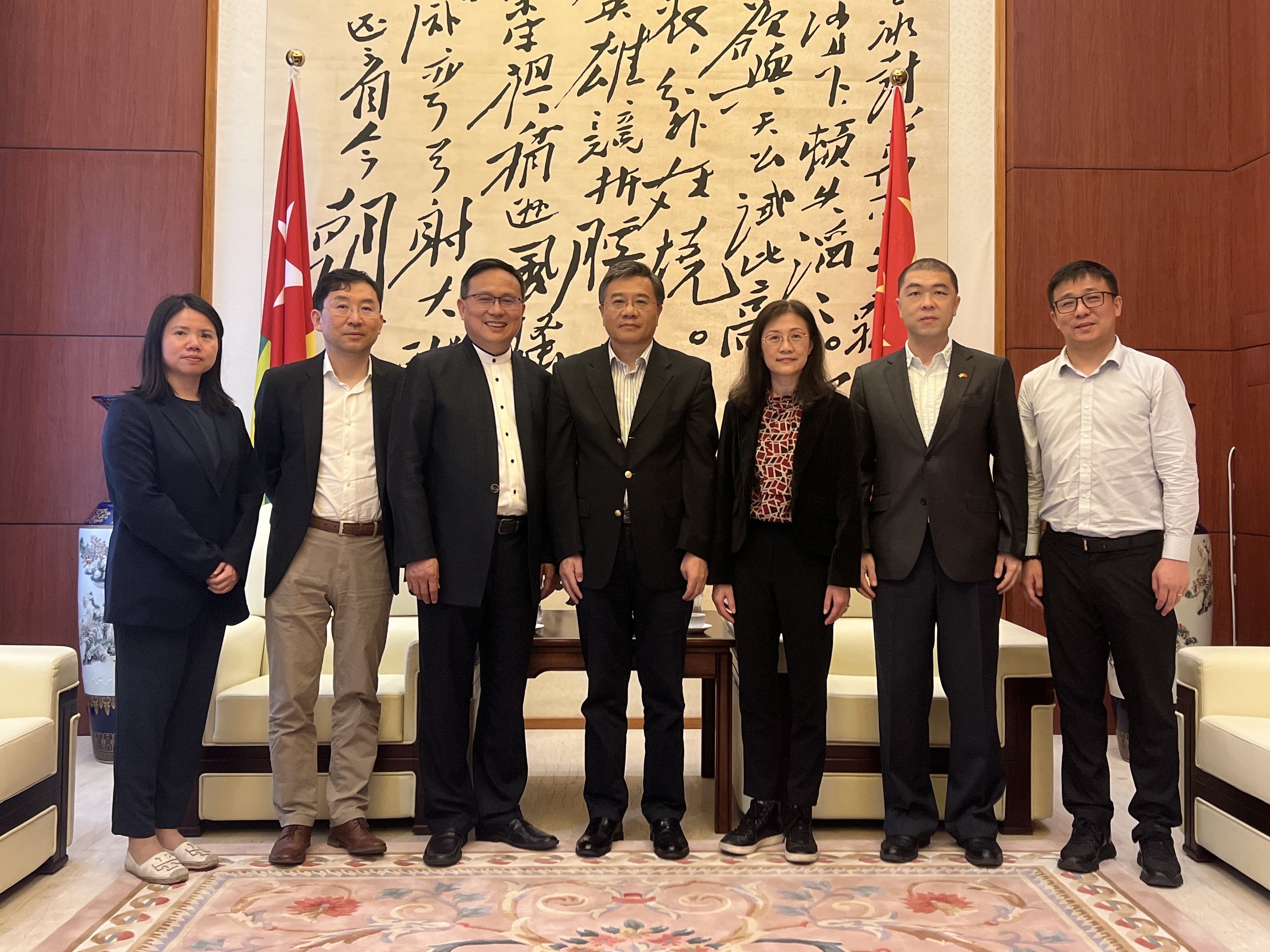 驻多哥大使巢卫东出席赴华参访人员交流会