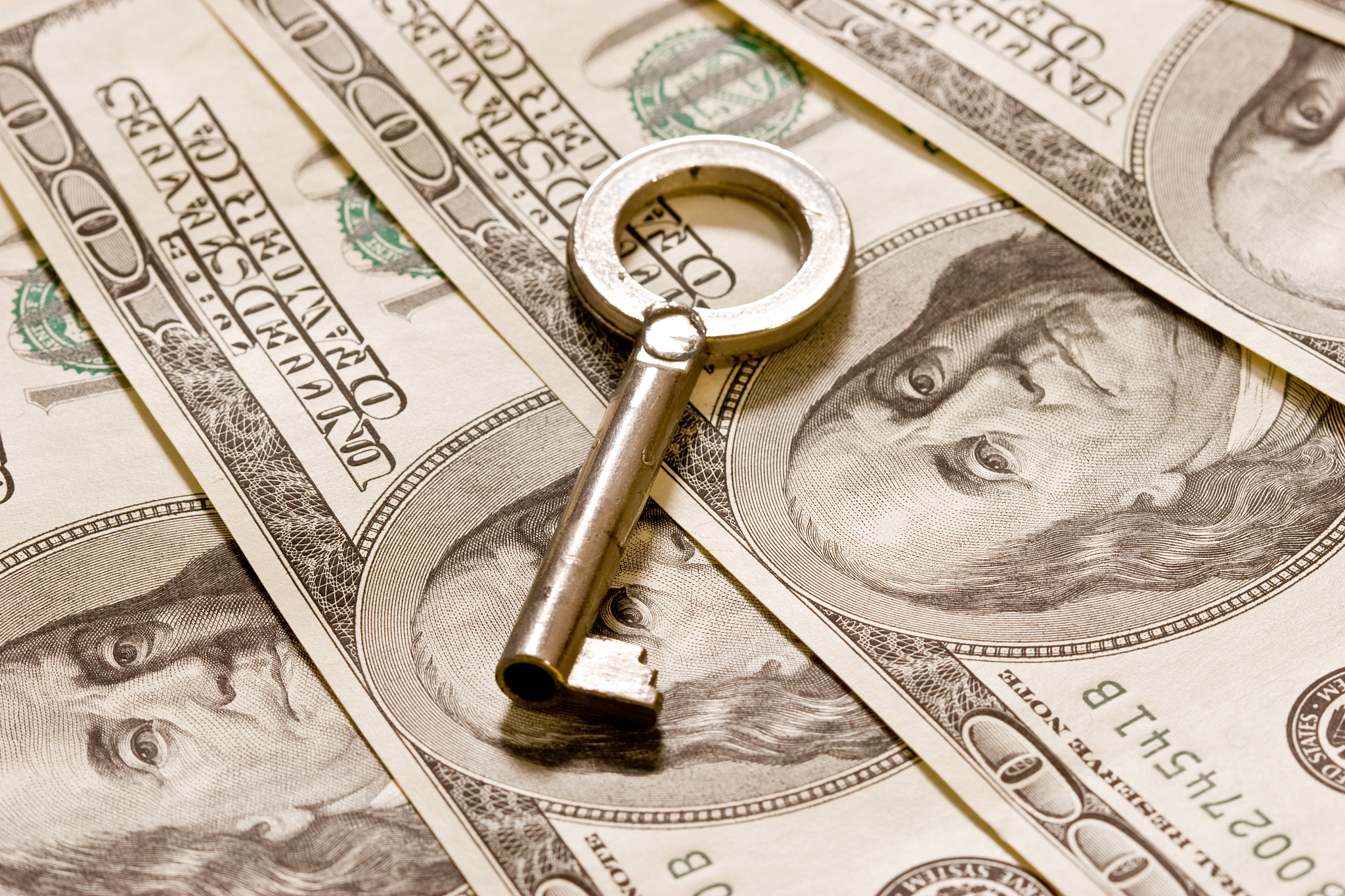 泰国央行降息稳增长 经济低迷或延续至2027年