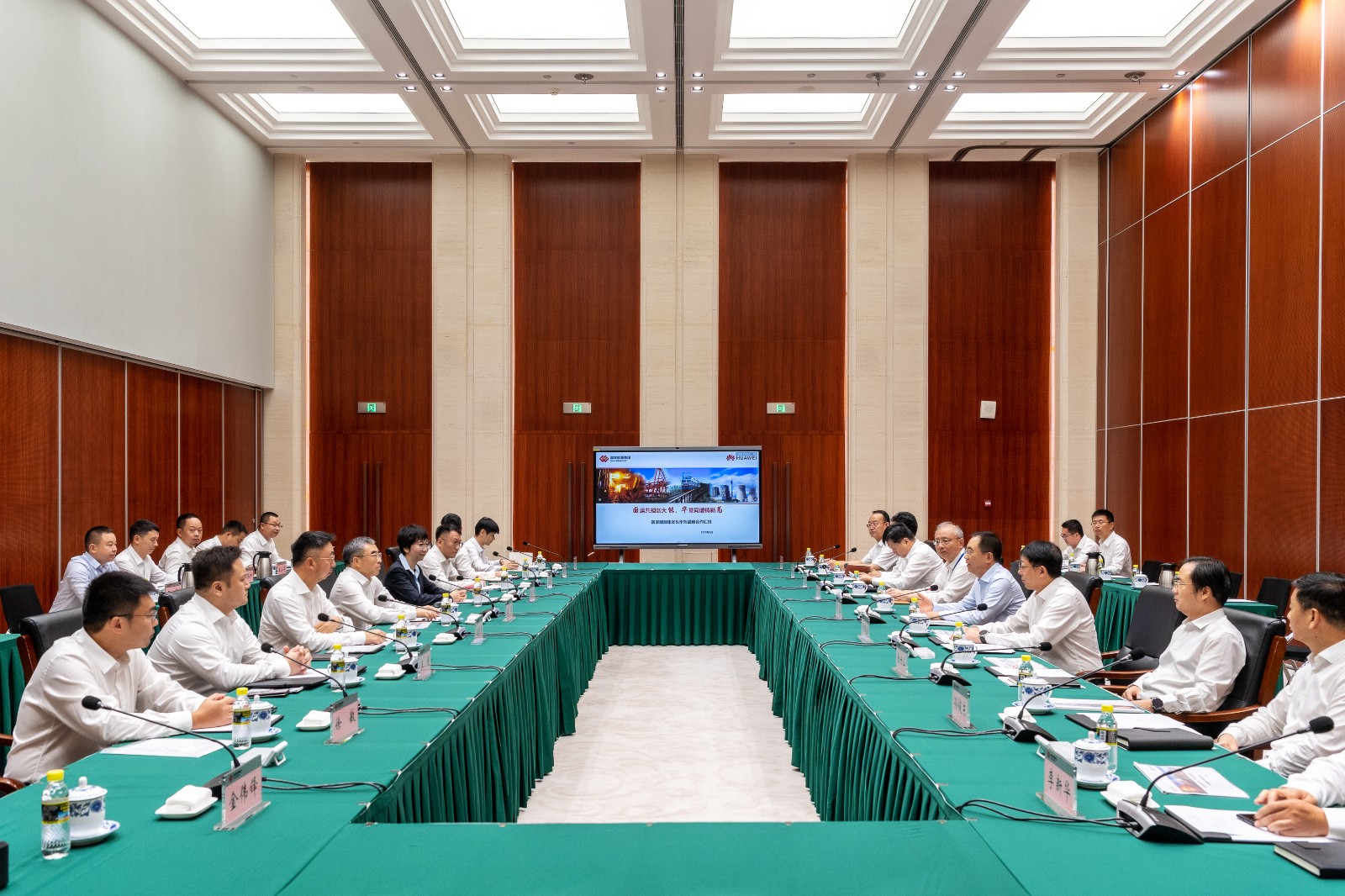 许昆林王新伟会见中国黄金集团董事长周洲一行