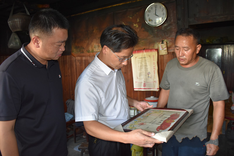 叶素总领事走访调研云南水务泗水垃圾气化发电厂