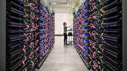 拳打亚马逊、脚踢谷歌TPU 微软发布新一代AI加速器Maia 200