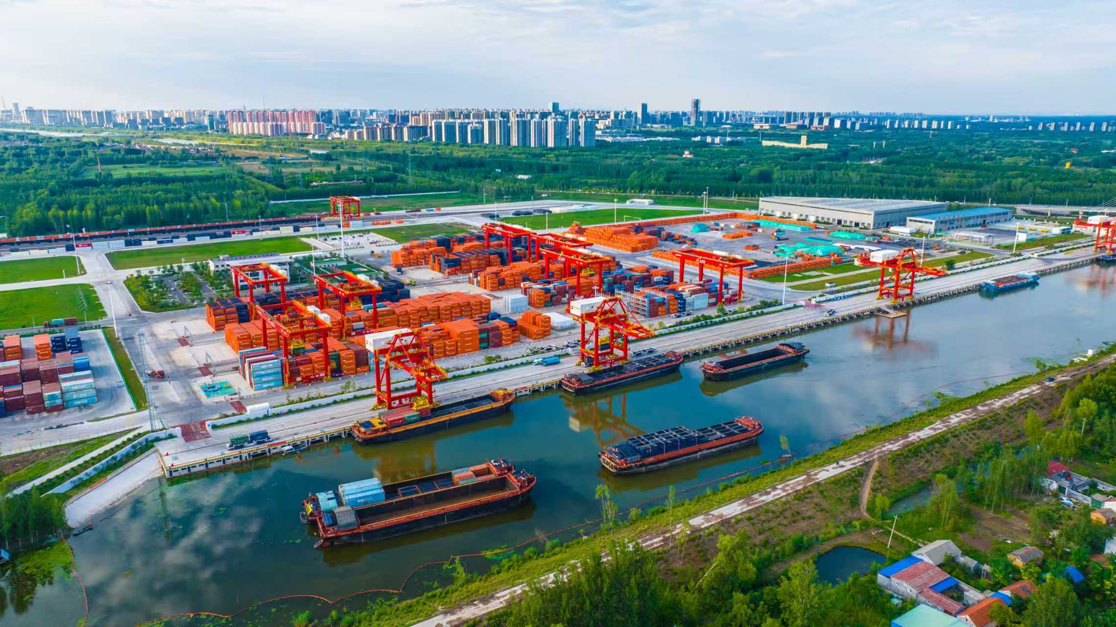 阿尔及利亚在港口拥堵加剧背景下重启船舶分流机制以保障物流运行