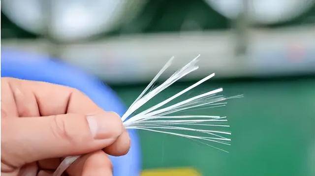 光通信鼻祖康宁斩获Meta大单 股价创近25年新高 CEO称数据中心将成最大客户