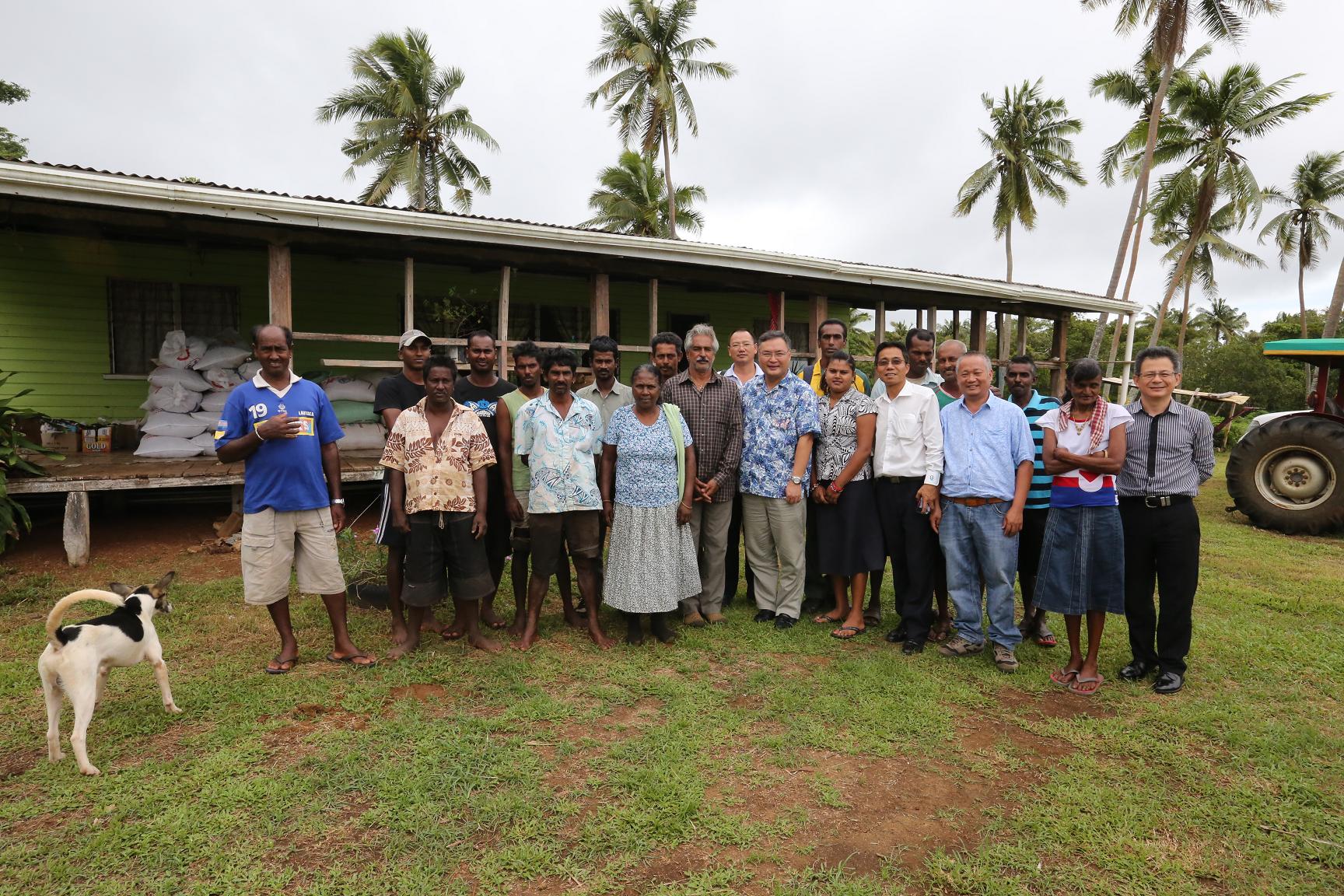 高锋利参赞陪同董志华大使会见摩葡萄酒局局长