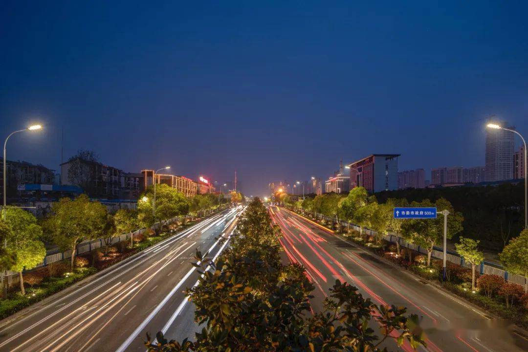 春晚刷屏后，泳池清洁赛道杀出浪涌未来：智能化奇点已至