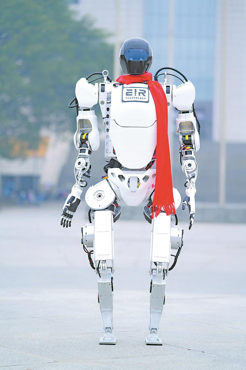 荣耀首款人形机器人亮相