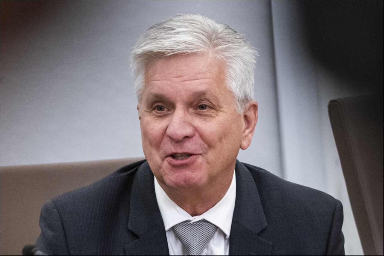 “联储梗”玩到飞起 鲍威尔发视频祝贺格林斯潘100岁大寿