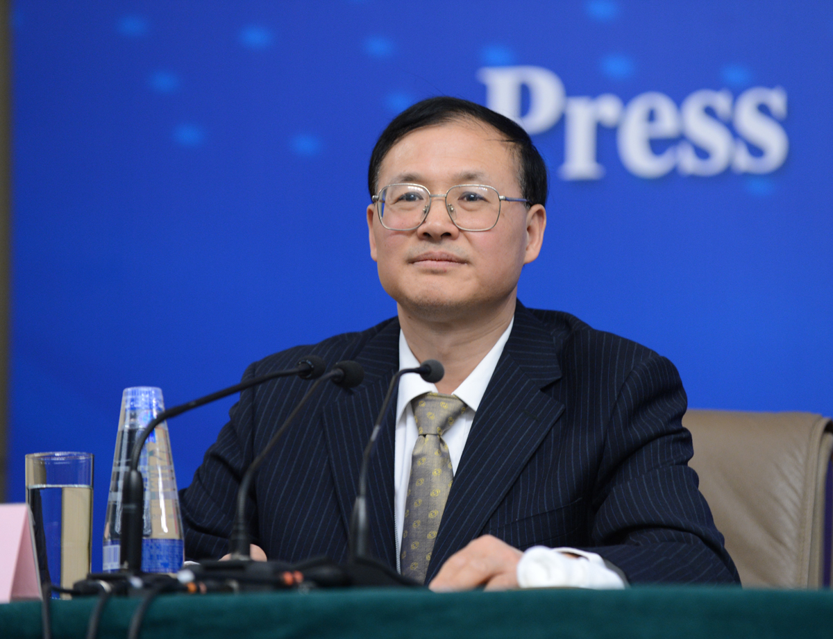 全国人大代表、中国人民银行河南省分行行长王均坦：完善地方隐性债务监督问责制度机制