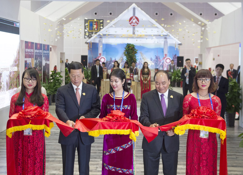 越南总理范明政视察越南科技翰林院