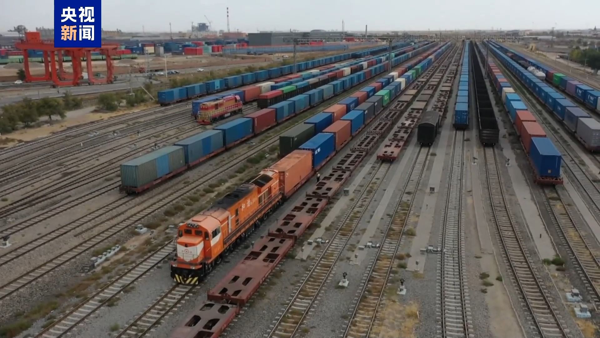 中欧班列“东通道”口岸段最长桥梁复工架设