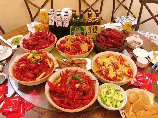 一台229元小盒子和一只“小龙虾”：三位年轻人的草根AI创业样本