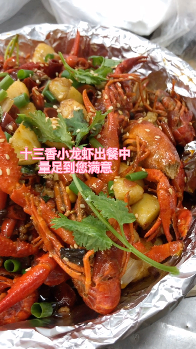 一台229元小盒子和一只“小龙虾”：三位年轻人的草根AI创业样本