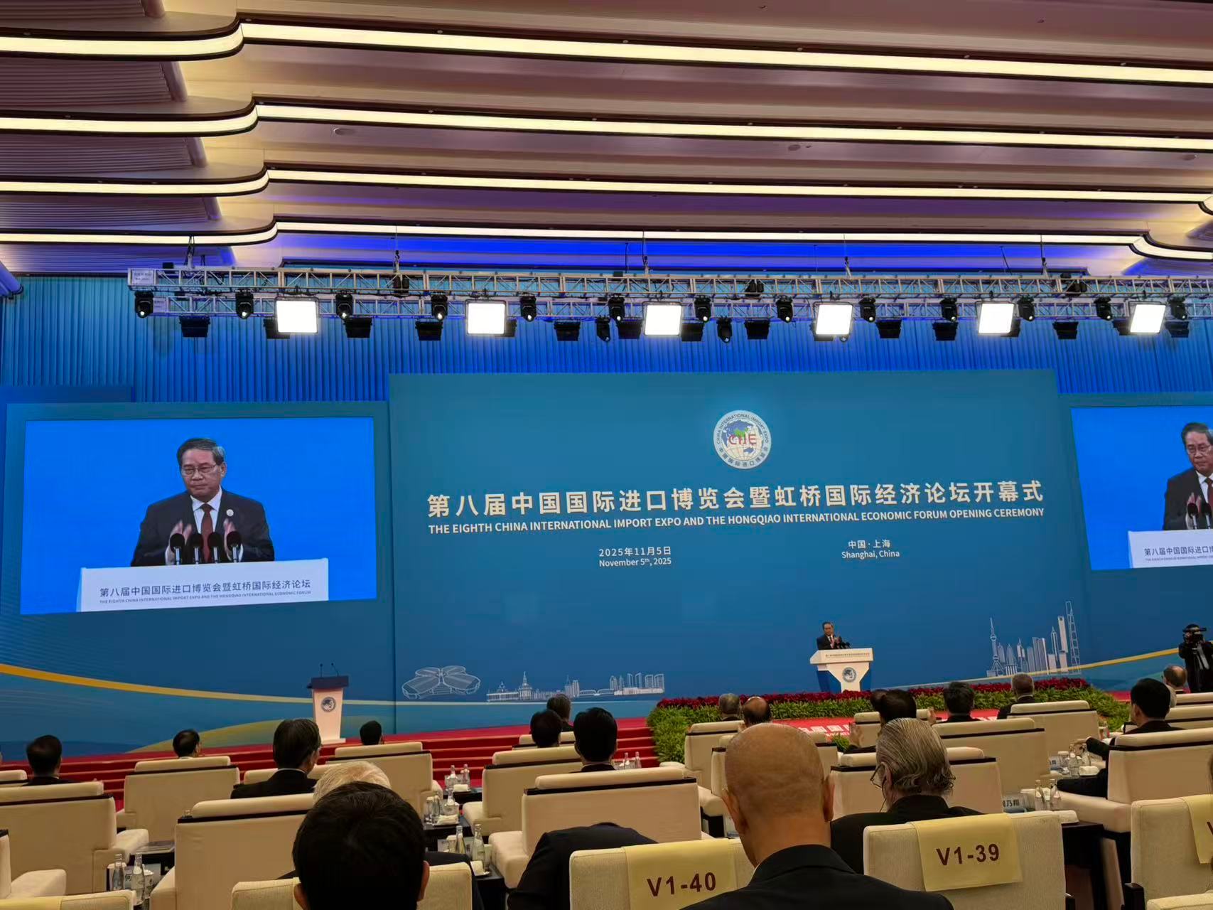 李强出席中国发展高层论坛2026年年会开幕式并发表主旨演讲