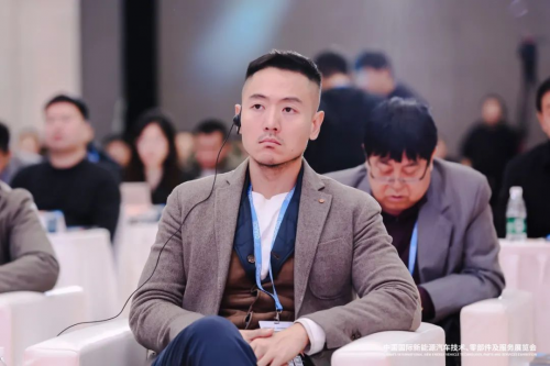 高锋利参赞出席极石汽车登陆摩尔多瓦品牌发布及官方代理授权仪式